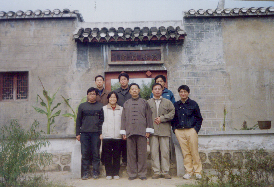 精舍门前合影
