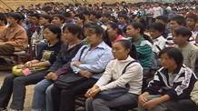 总干事在关岭县民族中学作报告