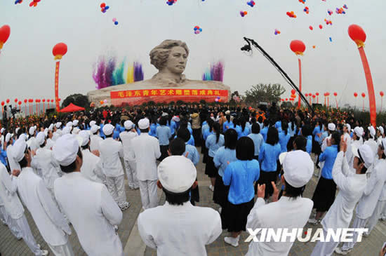 我国体量最大毛泽东雕塑在长沙落成(组图)