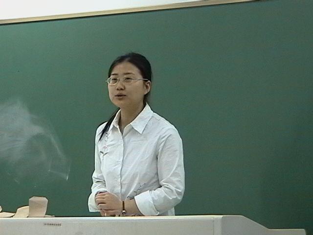 人大义工张紫葳在北大附中义务宣讲（2004-04）2