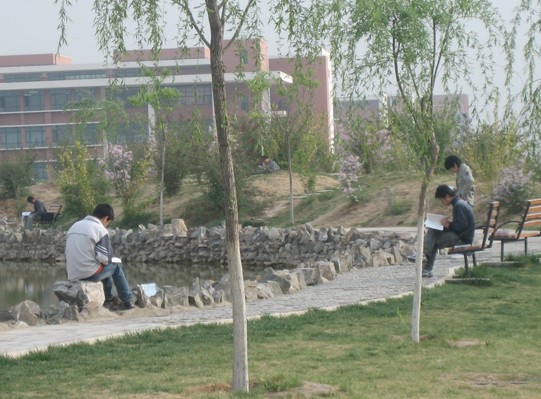 2009甘肃理工大学晨读照片1