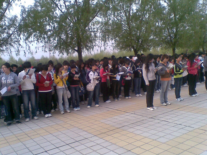 2010年世界读书日琴湖畔晨读